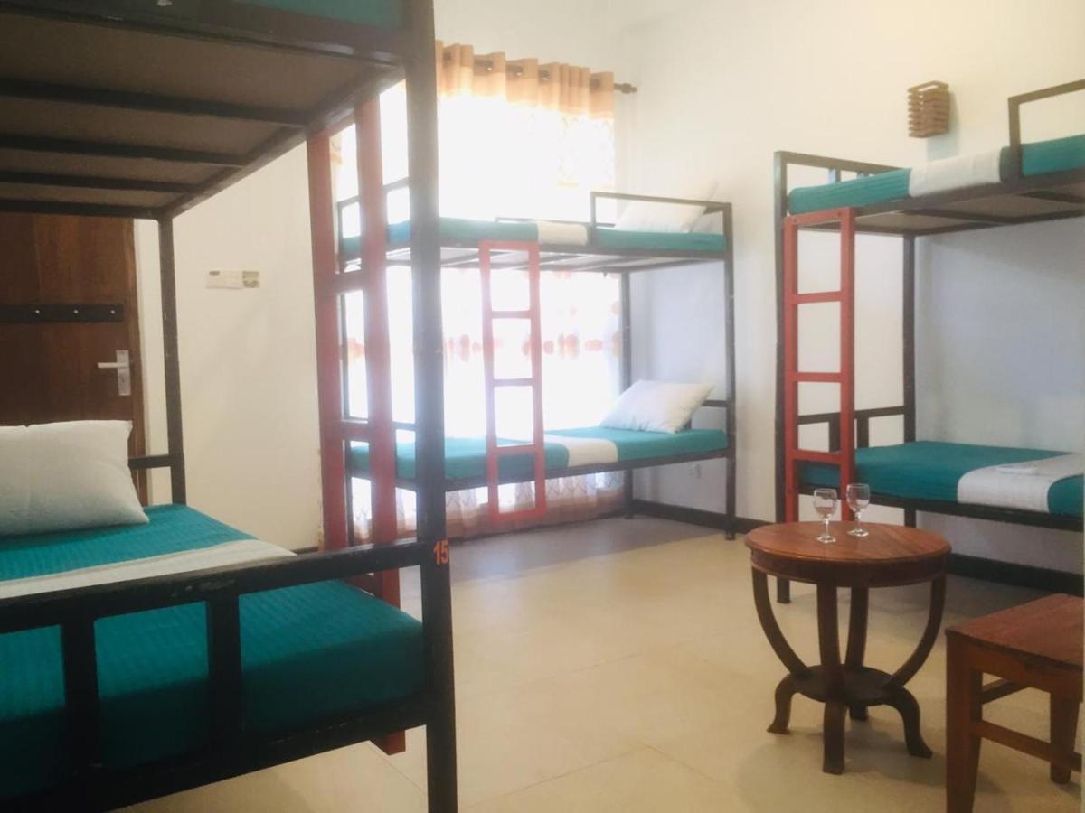 One More Night Hostel Sigiriya Exteriör bild