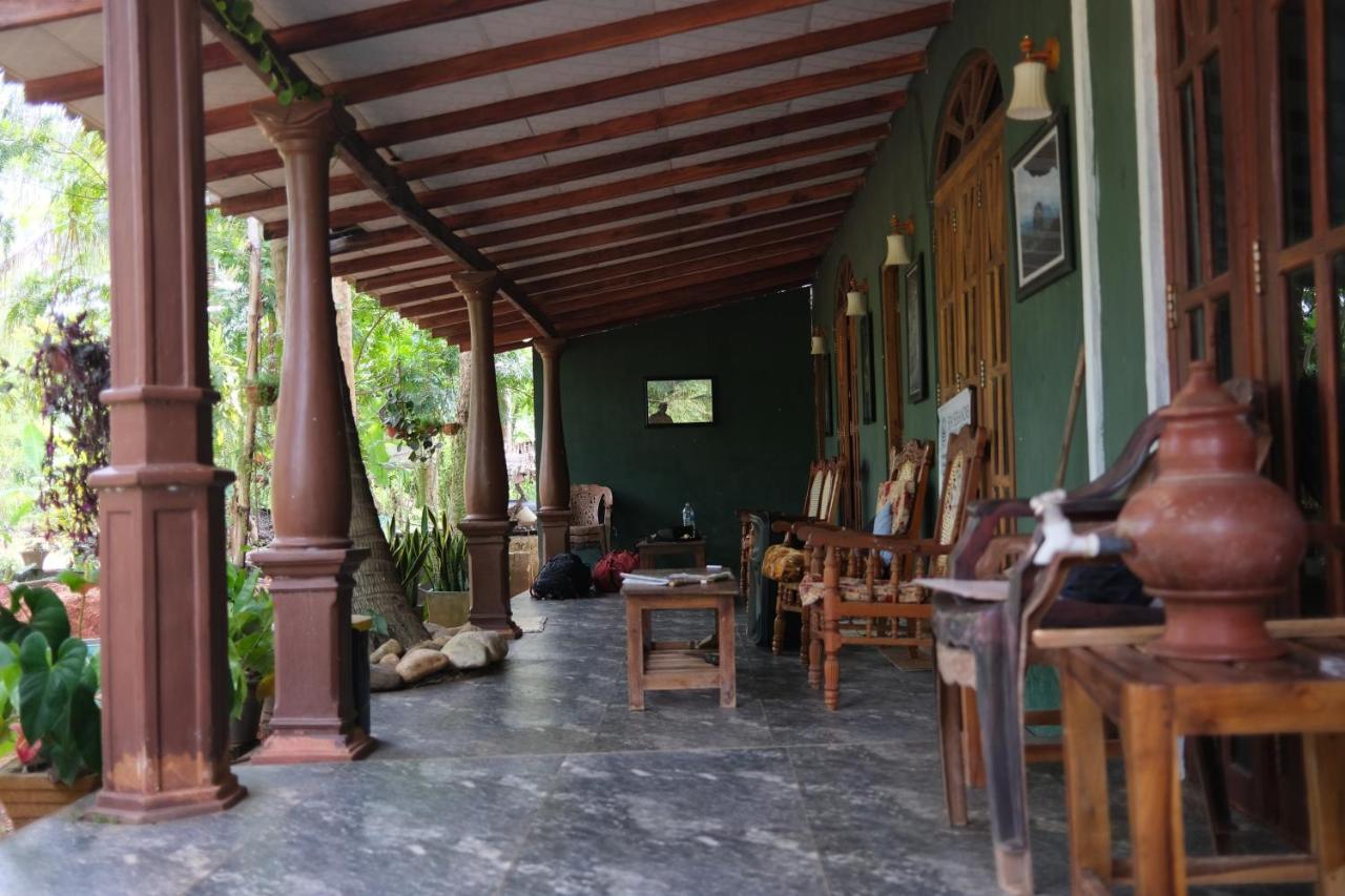 One More Night Hostel Sigiriya Exteriör bild