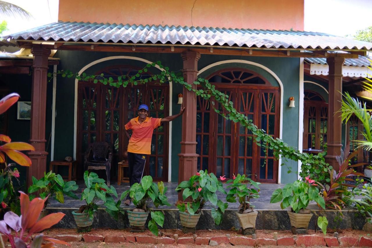 One More Night Hostel Sigiriya Exteriör bild