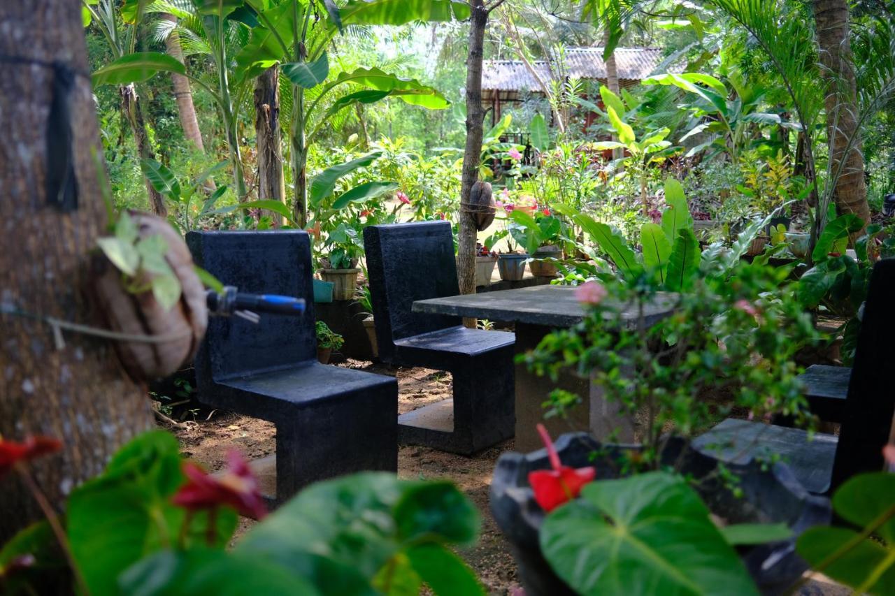 One More Night Hostel Sigiriya Exteriör bild