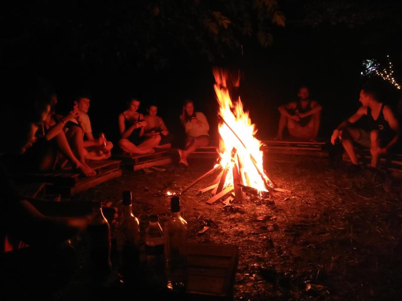 One More Night Hostel Sigiriya Exteriör bild